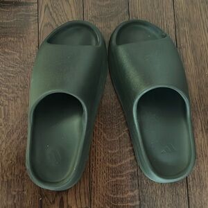 Yeezy slide size 9